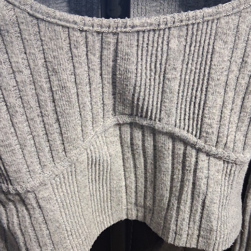 SHEIN Light Gray Ribbed Knit Top - Picture 2 of 3